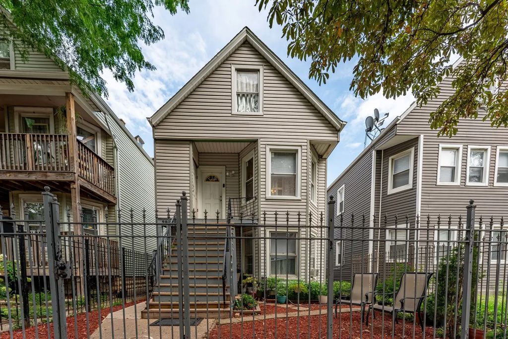 2927 N Avers Avenue, Chicago, 60618