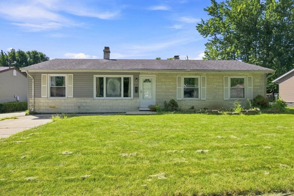 1725 Evergreen Avenue, Hanover Park