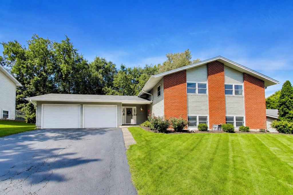 6402 Bradley Drive, Woodridge