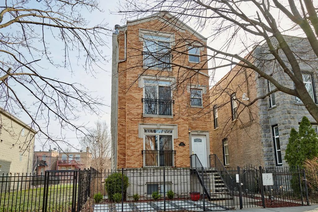 2921 W Washington Boulevard 3, Chicago
