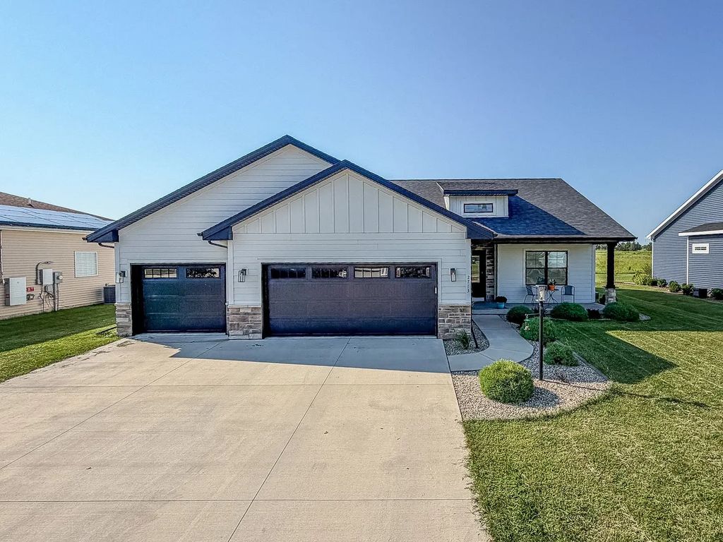 2713 E Stone Creek Boulevard, Urbana