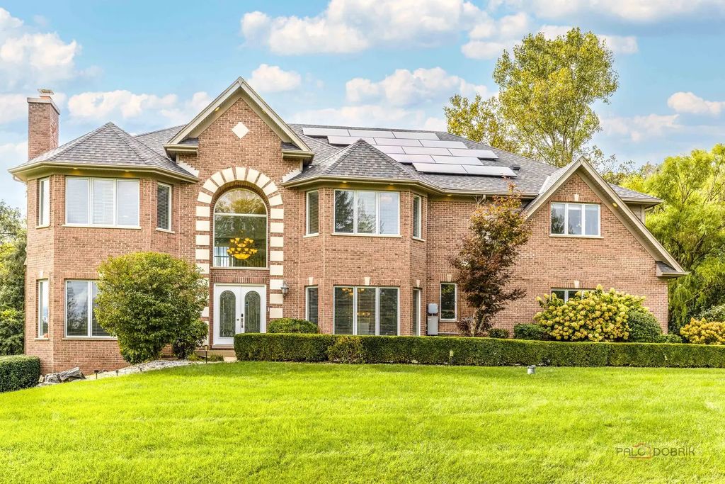 4402 Heritage Lane, Long Grove
