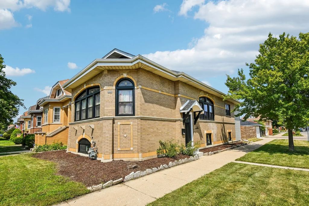 2447 Oak Park Avenue, Berwyn