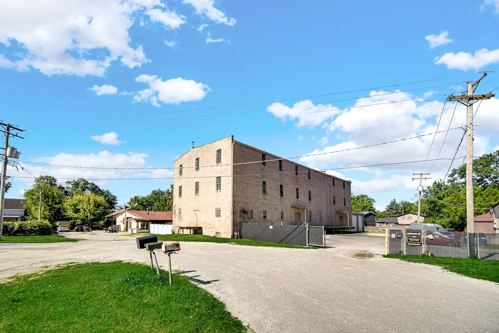 15300 Greenwood Road, South Holland