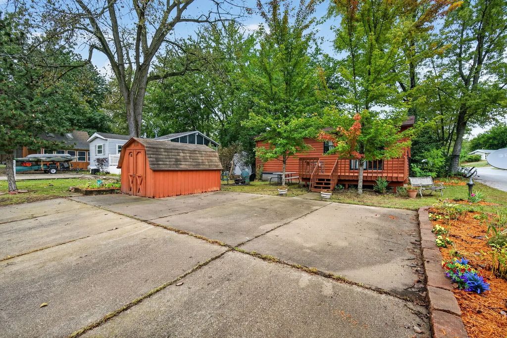 31 Lakeshore Drive, Wilmington