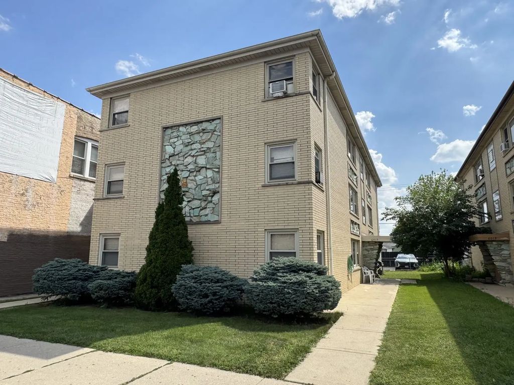 6015 W Diversey Avenue 3s, Chicago