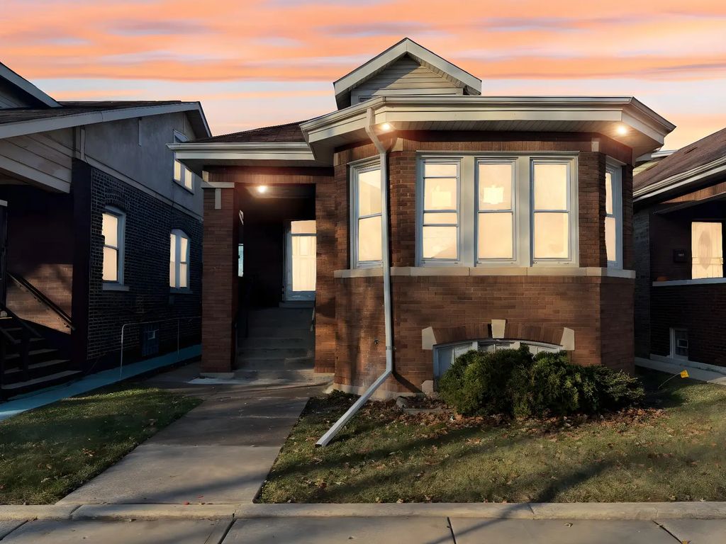 8630 S Bishop Street, Chicago