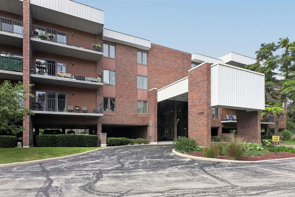 6585 Main Street 202, Downers Grove