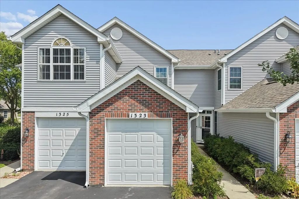 1323 Providence Circle, Elgin