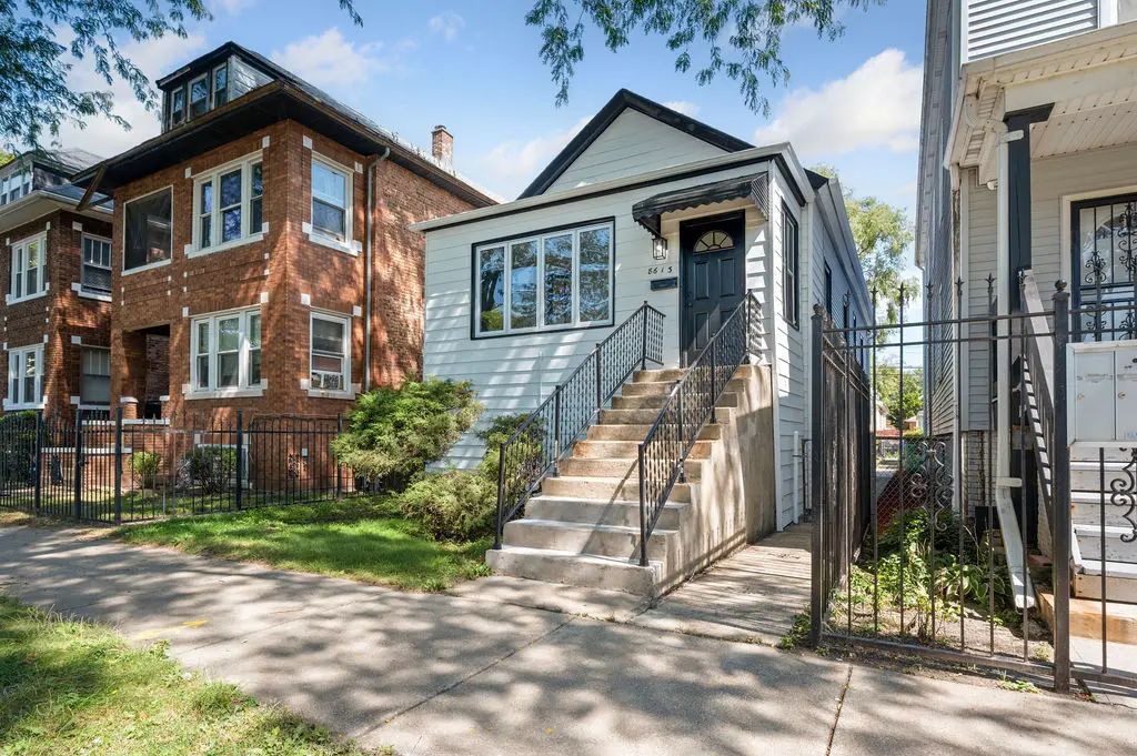 8613 S Colfax Avenue, Chicago