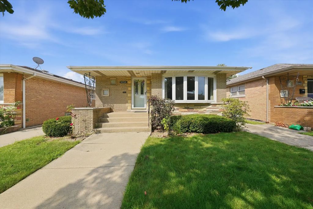 8350 S Karlov Avenue, Chicago