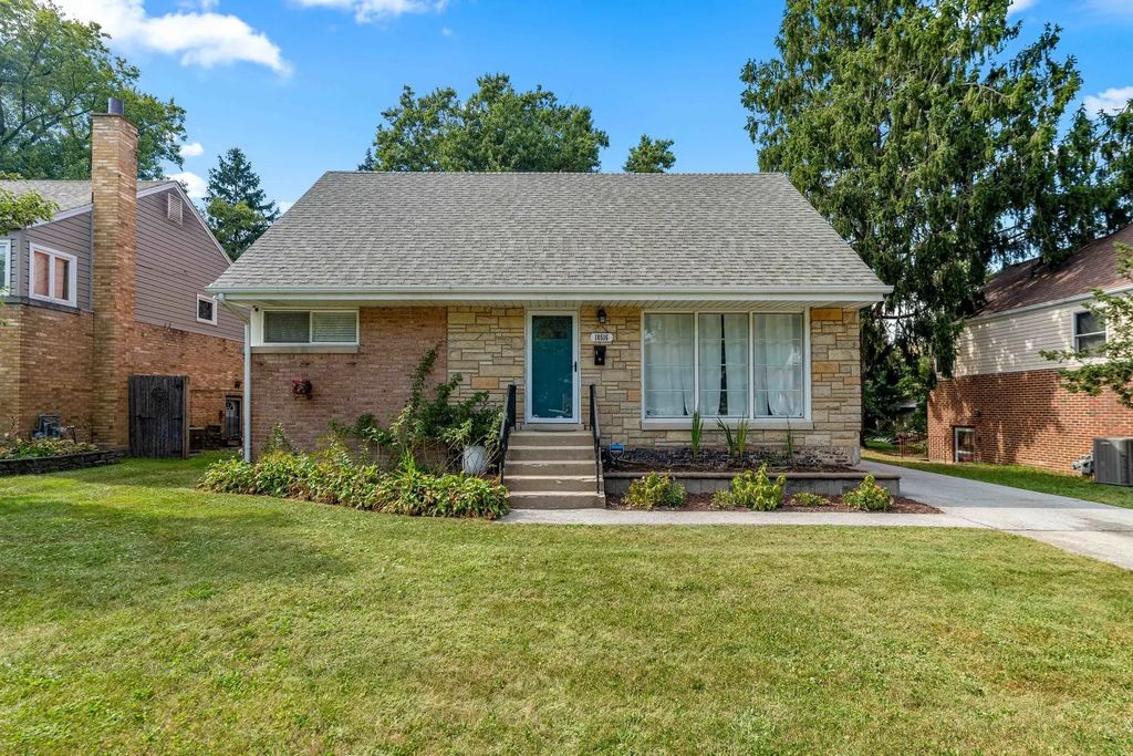 18516 Clyde Road, Homewood