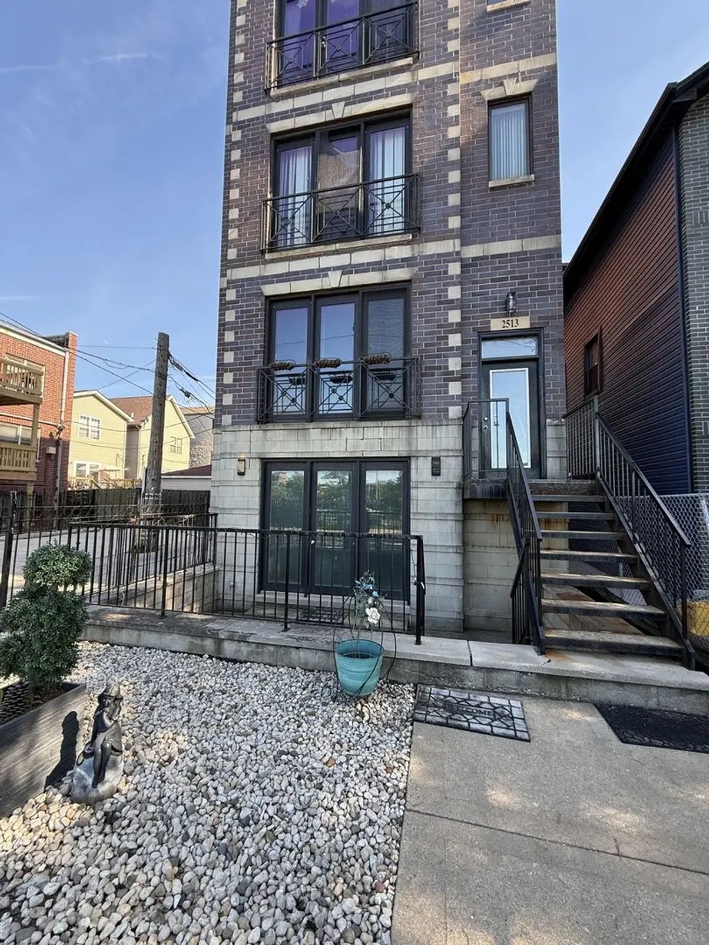 2513 W Congress Parkway 1, Chicago