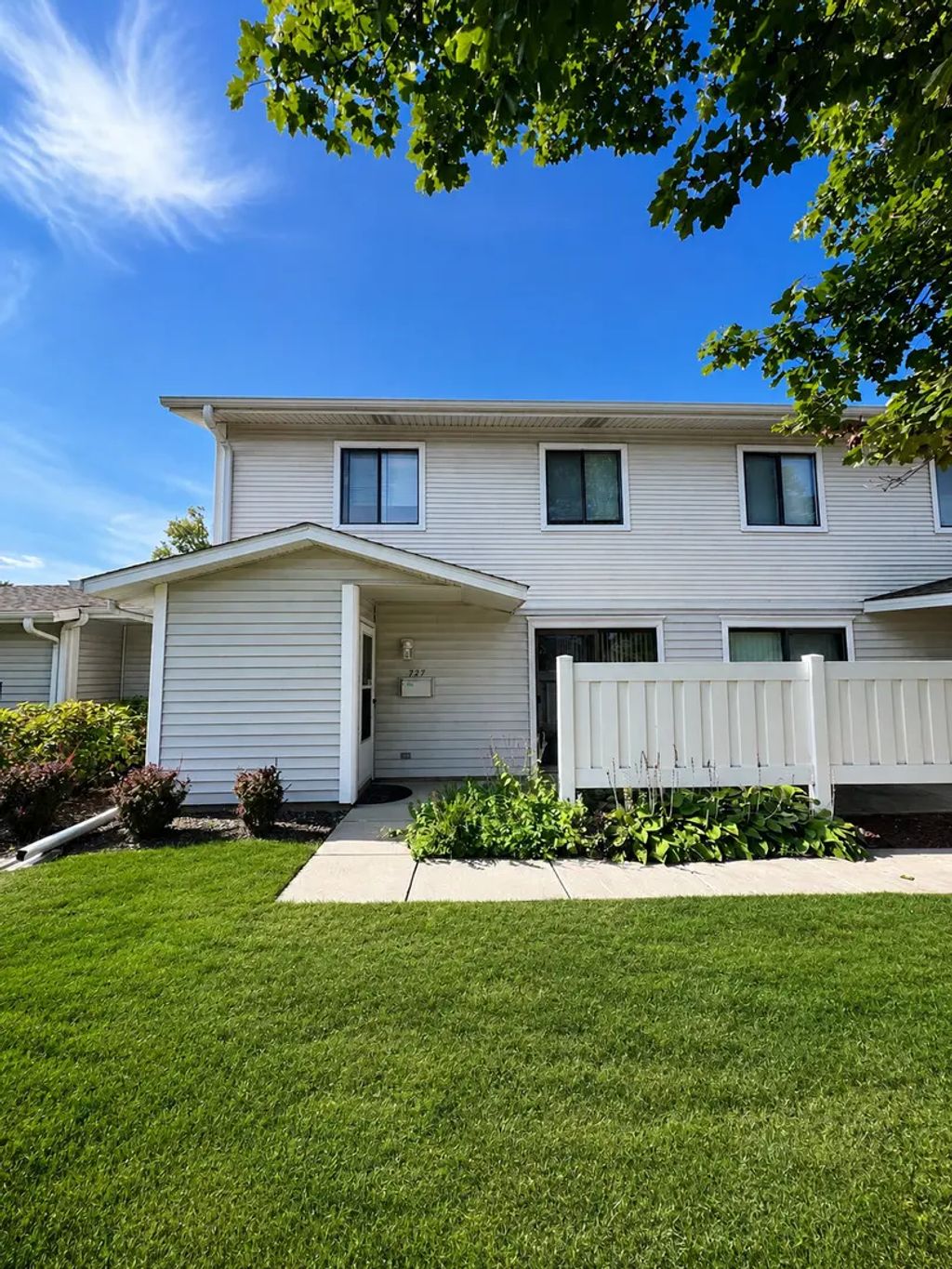 727 Whitesail Drive 727, Schaumburg