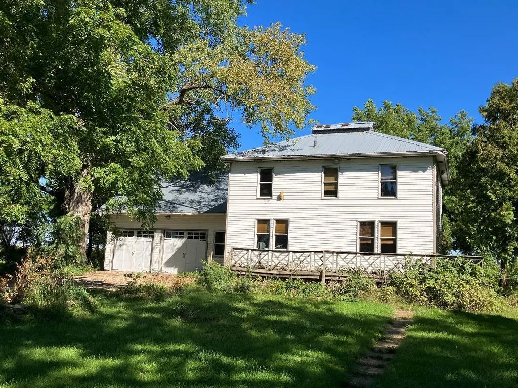 6636 S Center Road, Rochelle