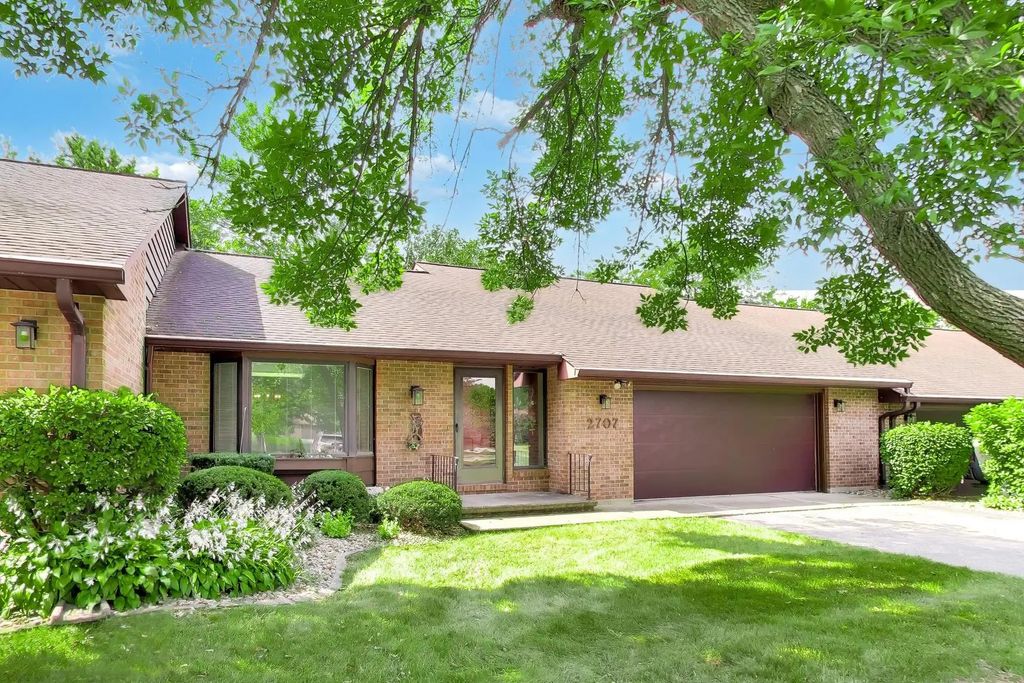 2707 Greenwood Acres Drive 2707, DeKalb
