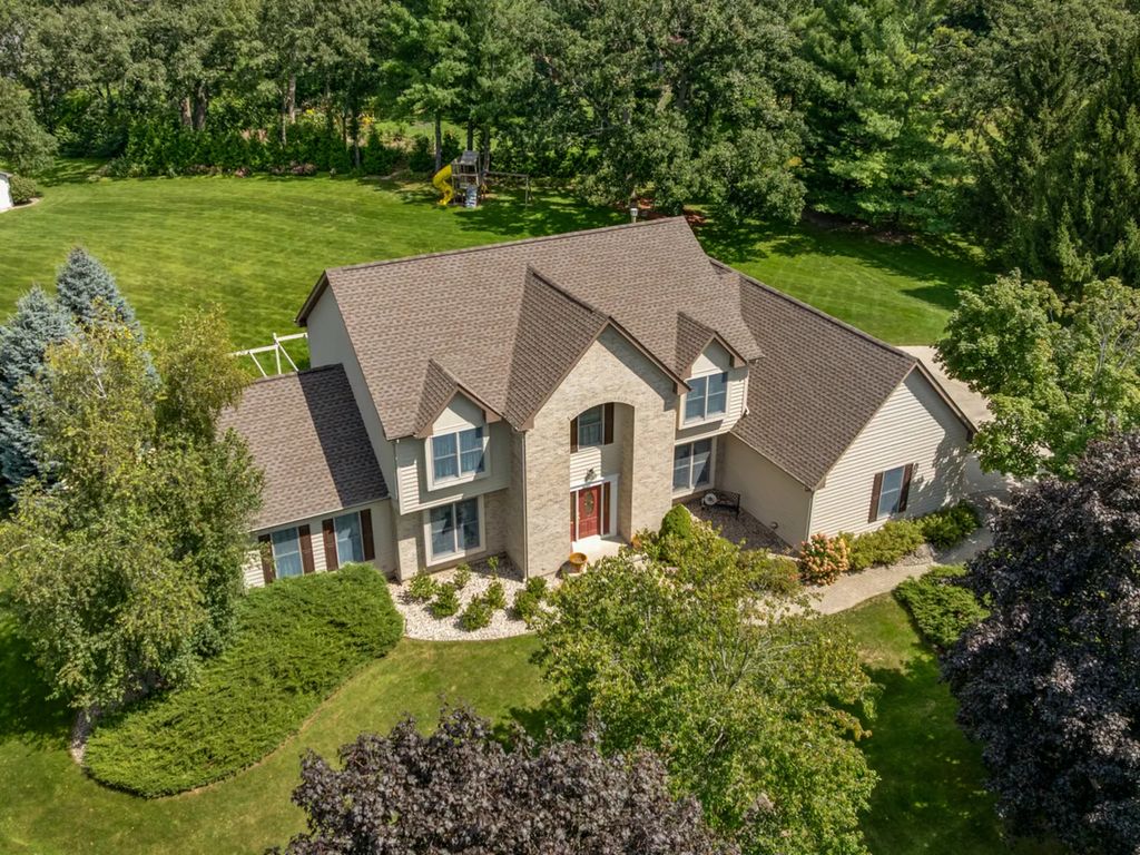 14n829 Sunset Drive, Hampshire