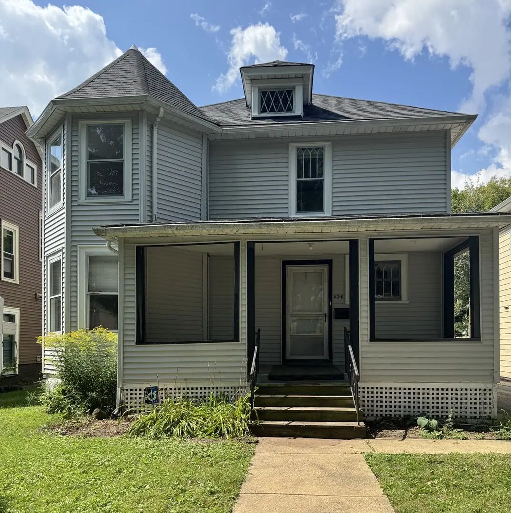 838 Hickory Street, Waukegan