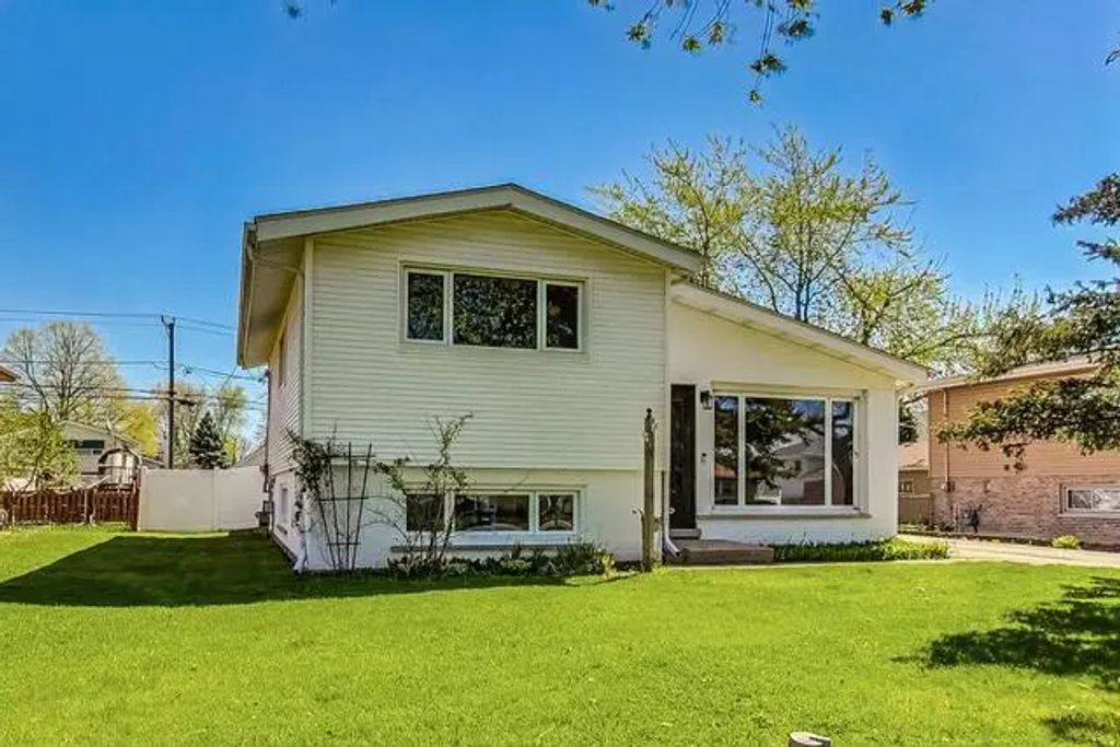 509 N Willow Road, Elmhurst