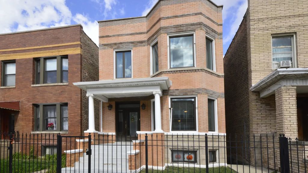 2904 W Diversey Avenue 2, Chicago, 60647