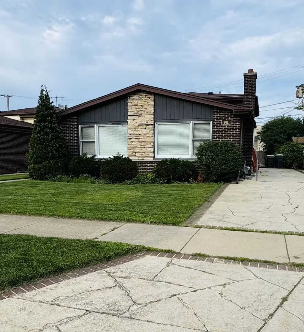 7011 N Hamlin Avenue, Lincolnwood