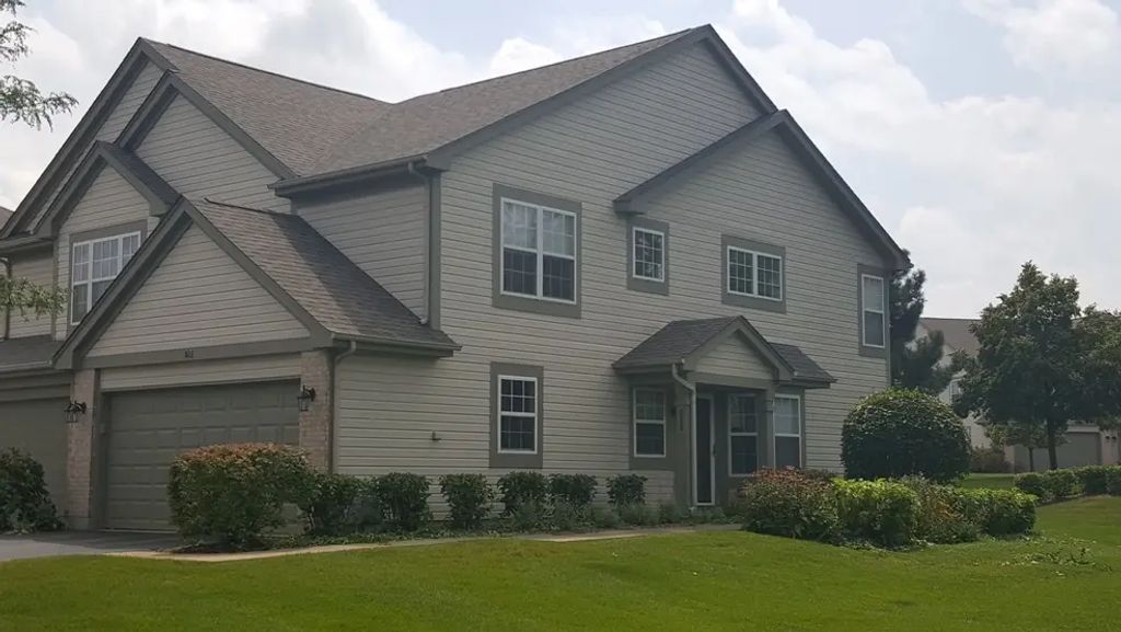 611 Arrowwood Court, Lindenhurst