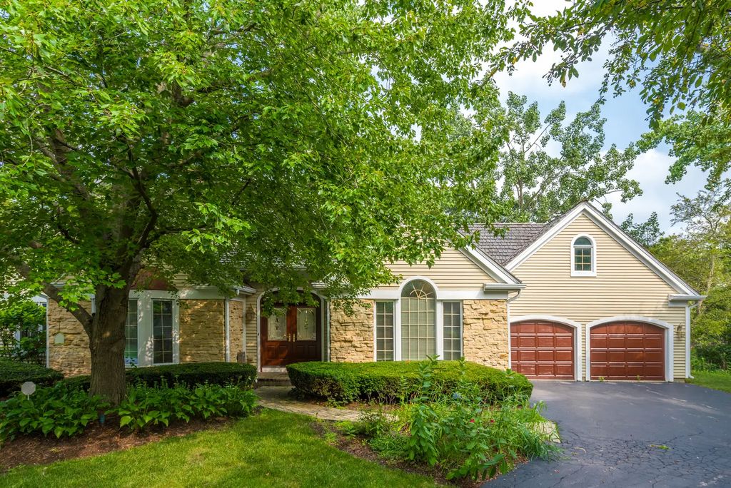 4638 Twin Lakes Lane, Long Grove