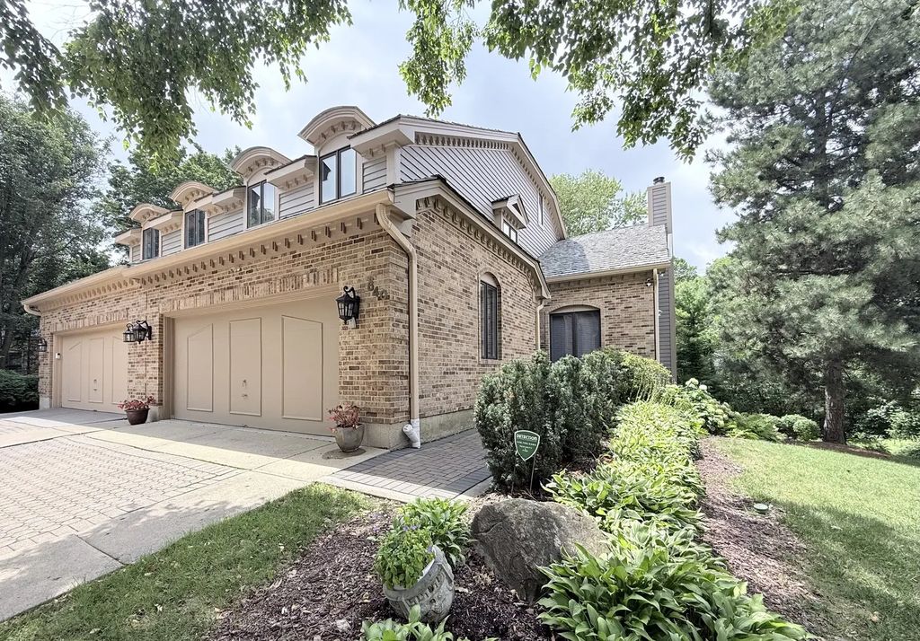 640 Walnut Oaks Drive, Roselle