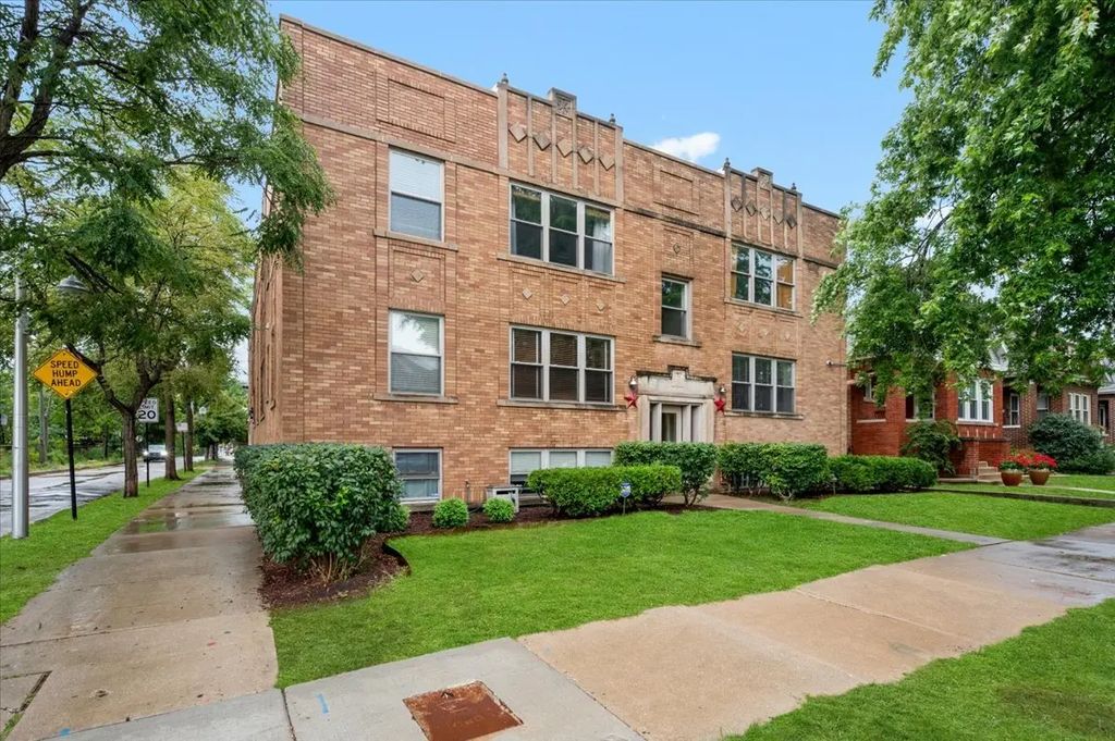 2458 W Grace Street 2, Chicago, 60618