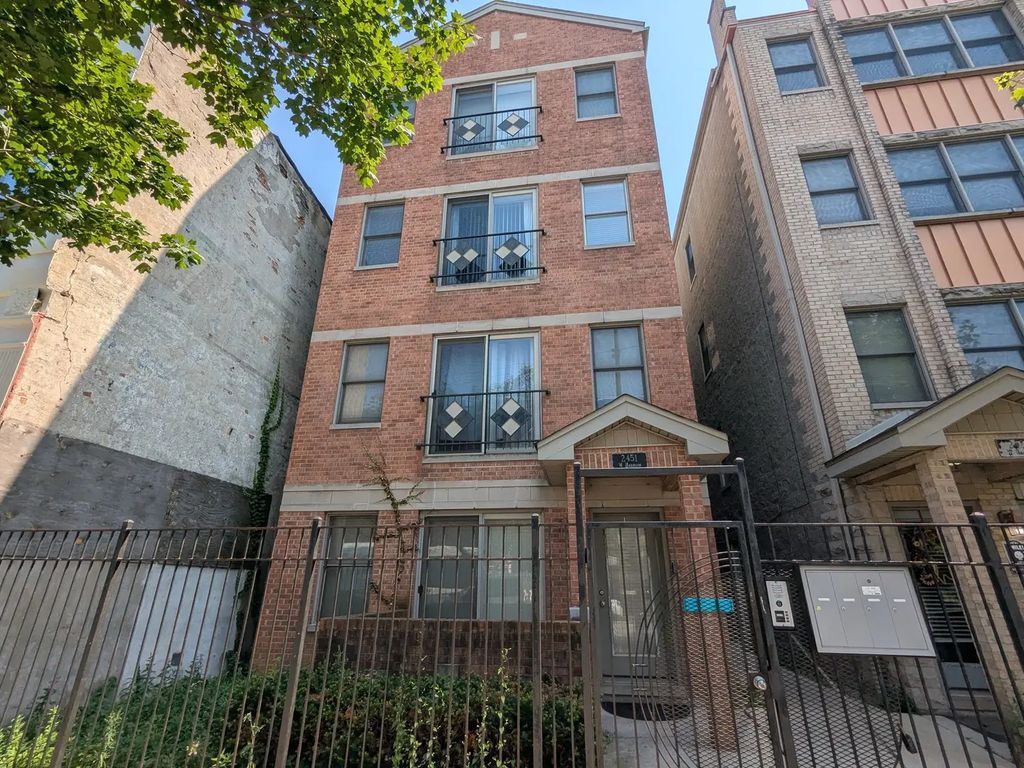 2451 W Harrison Street 3, Chicago, 60612