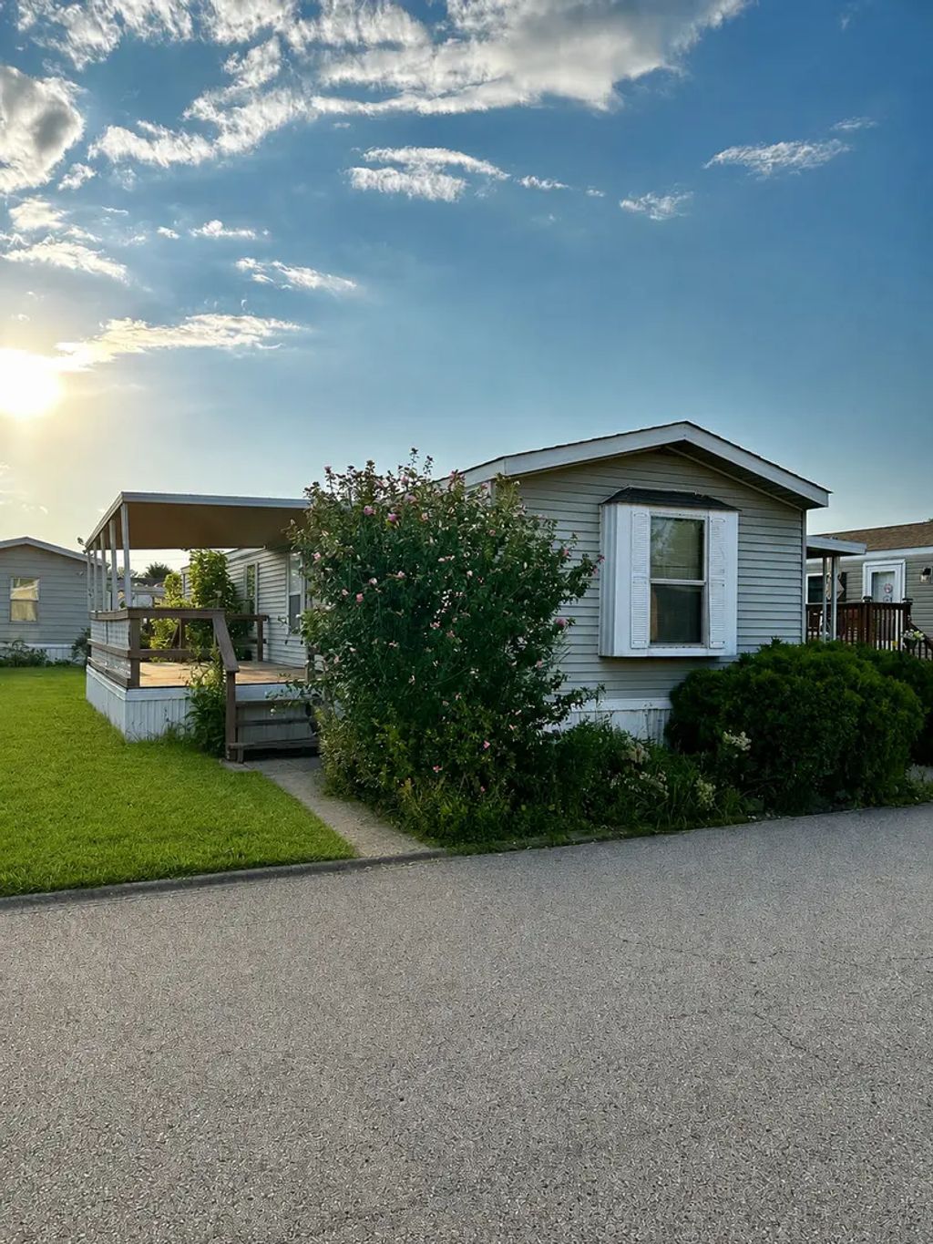 27w370 Geneva Road 124, West Chicago
