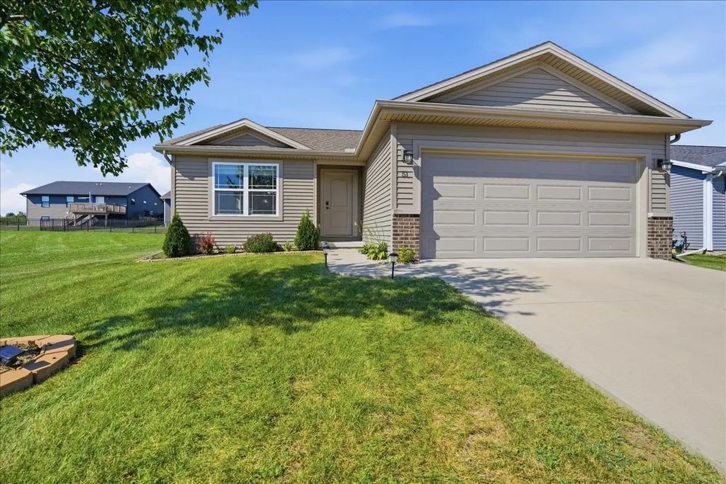 51 Winding Way, Bloomington