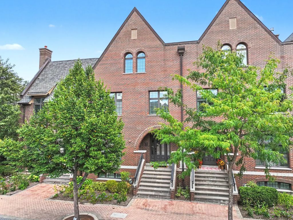 11 S Emerson Street A, Mount Prospect