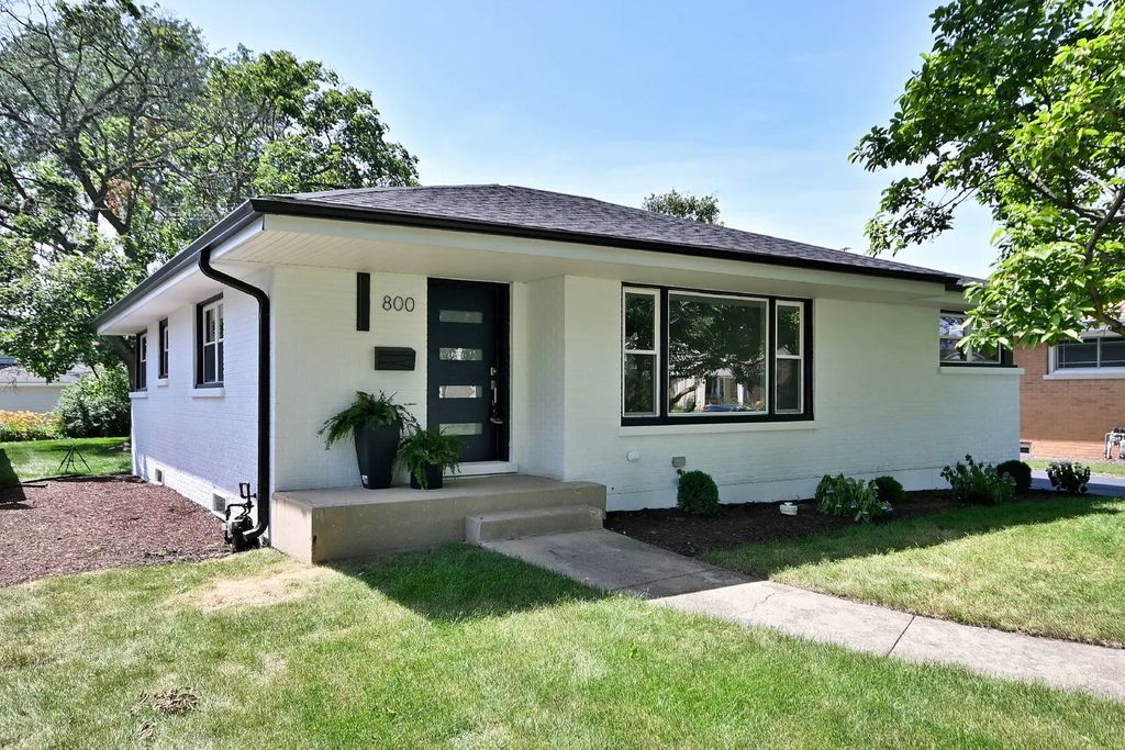 800 S Swain Avenue, Elmhurst