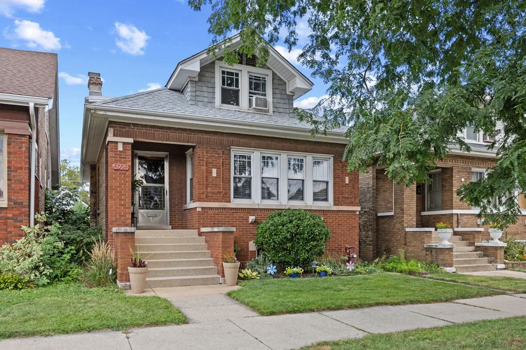 5928 W Grace Street, Chicago