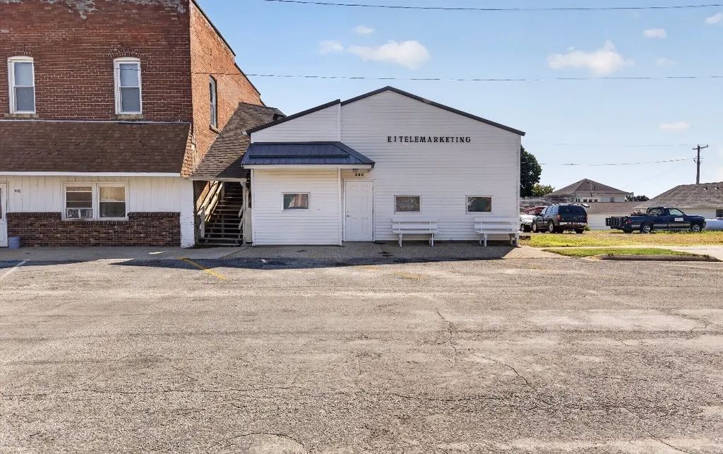 406 Main Street, Lost Nation