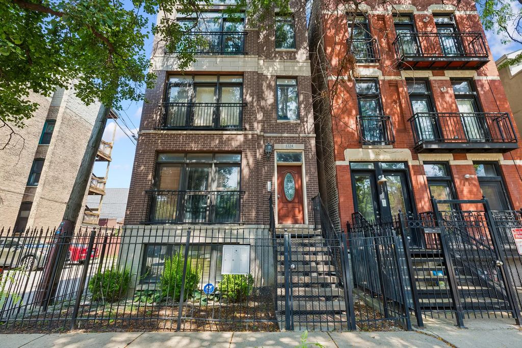 1224 W Hubbard Street 3, Chicago, 60642
