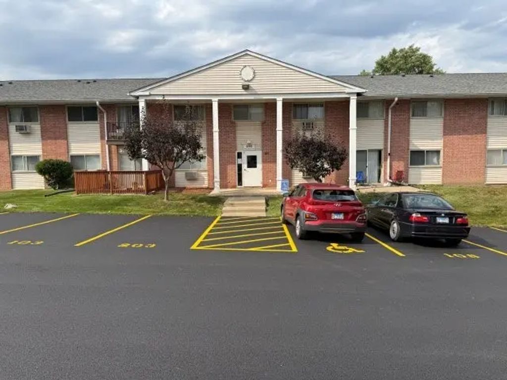 690 Marilyn Avenue 206, Glendale Heights