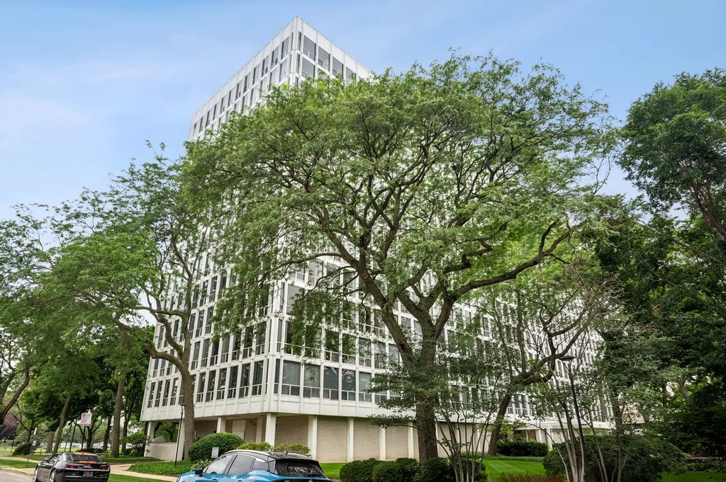 601 E 32nd Street 1111, Chicago