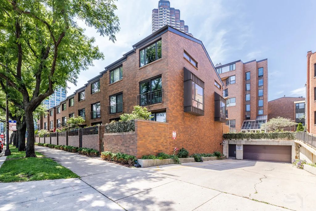 3700 N Lake Shore Drive 303, Chicago