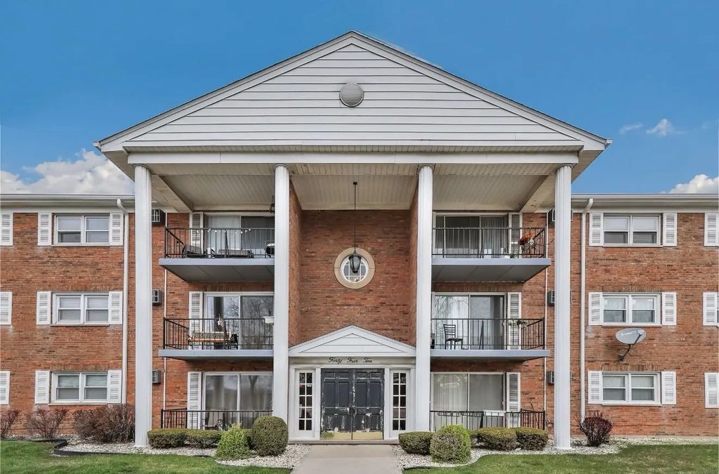 4410 W 111th Street 303, Oak Lawn