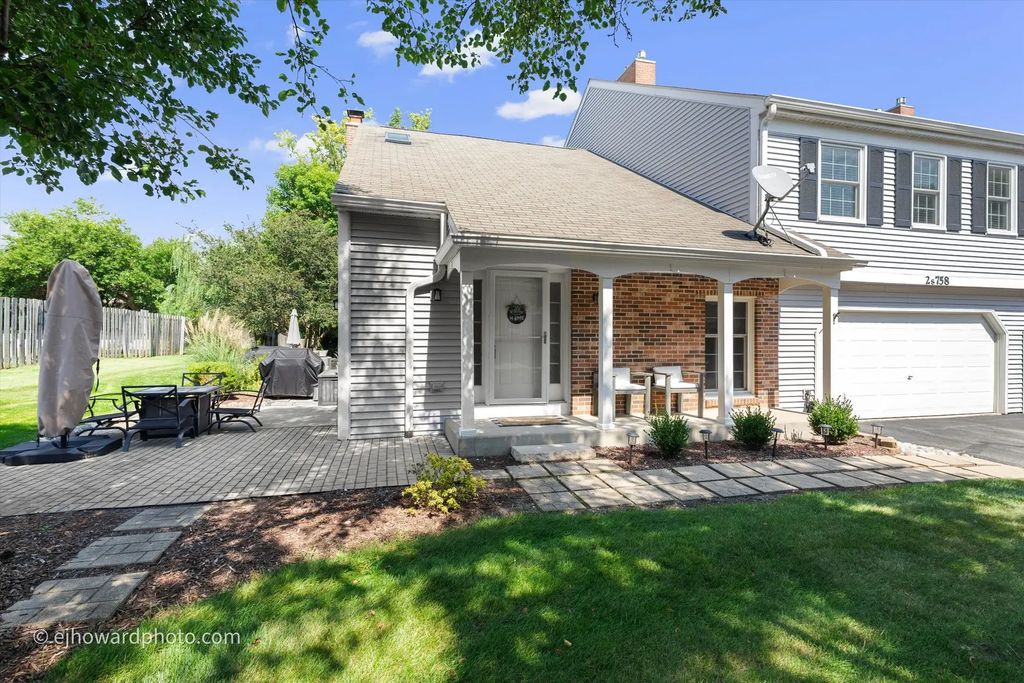 2s758 Timber Drive, Warrenville