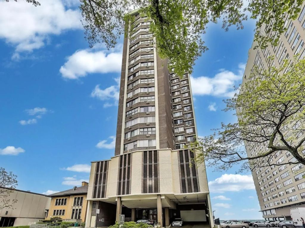 6325 N Sheridan Road 2106, Chicago, 60660