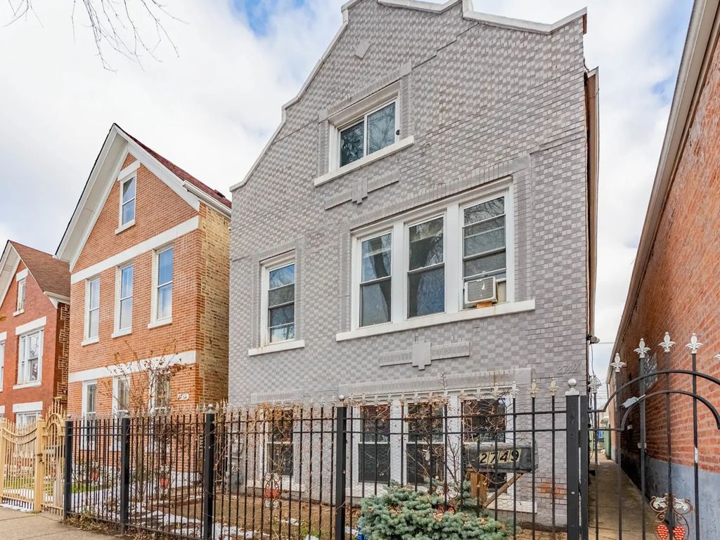 2749 S Trumbull Avenue, Chicago