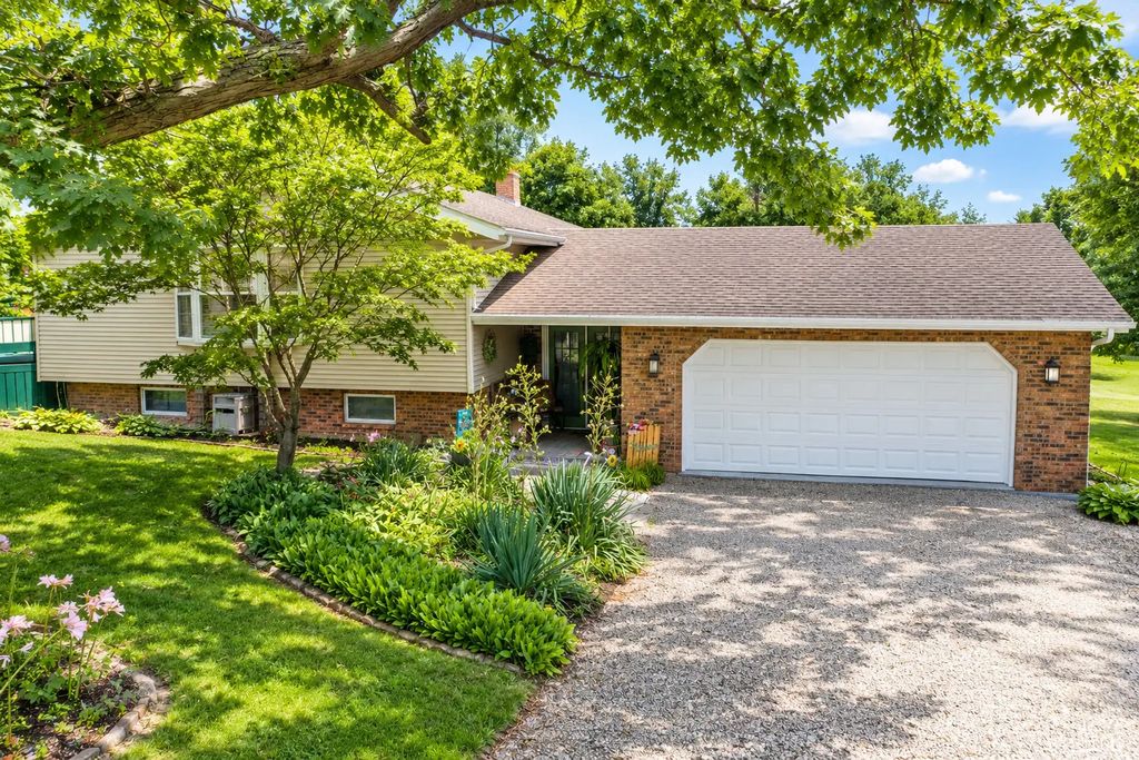 6559 Lake Road, Hopedale