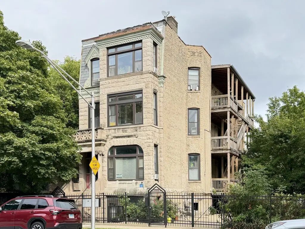 1009 N Sacramento Avenue 1r, Chicago
