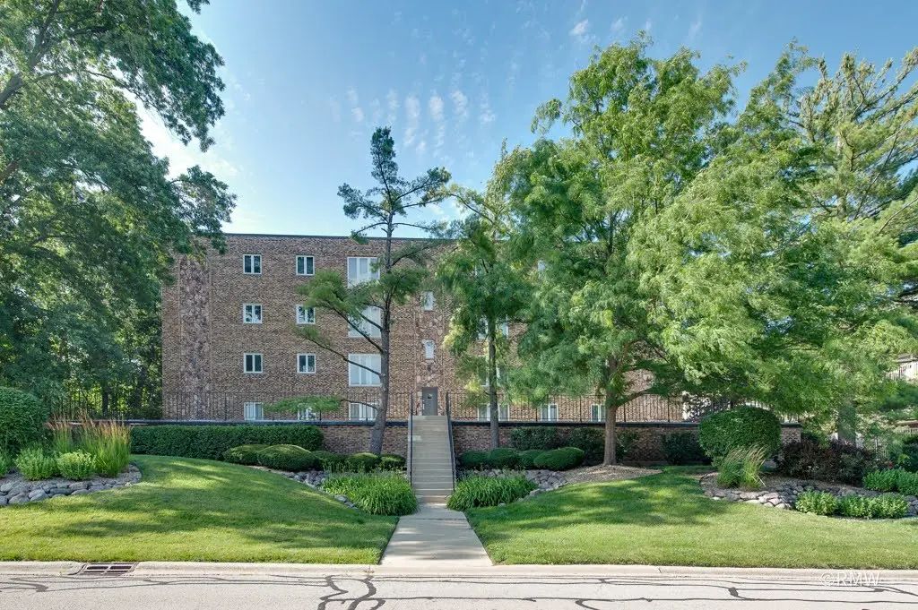 467 Hiawatha Trail 106, Wood Dale