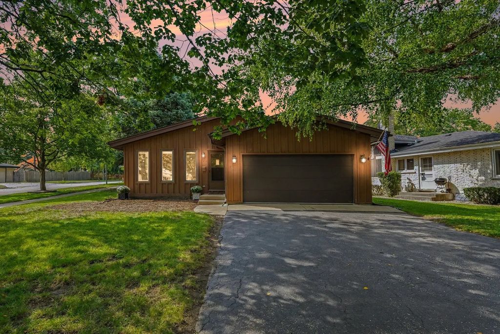 452 Commonwealth Lane, Elmhurst