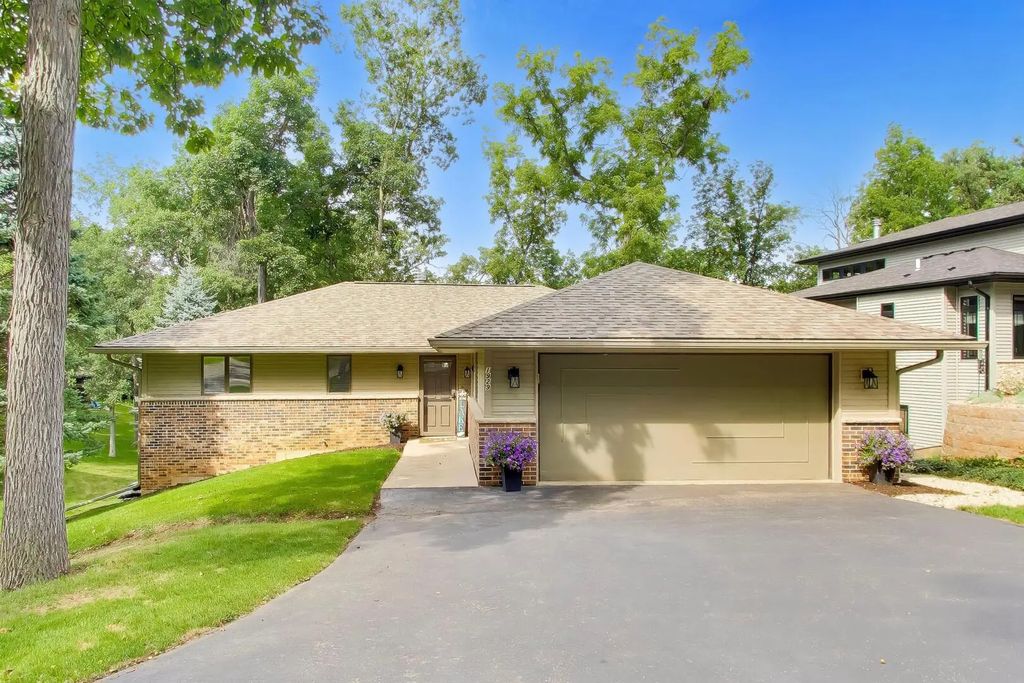 1929 Baintree Road, Lake Summerset