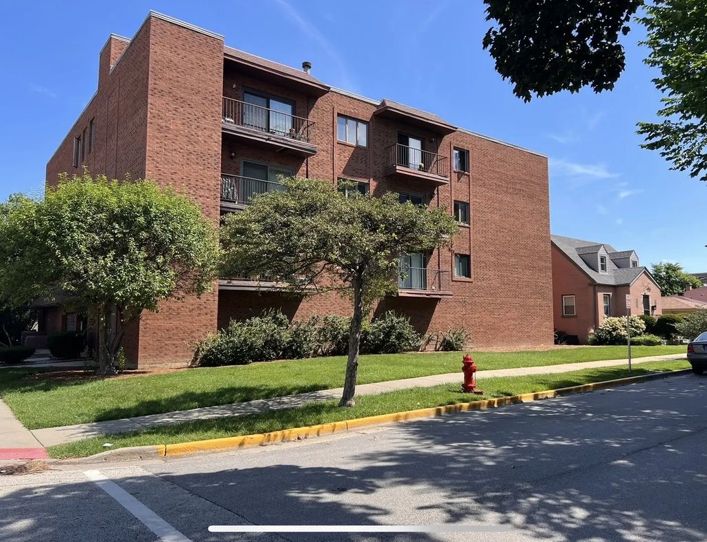 1302 E Washington Street B1, Des Plaines